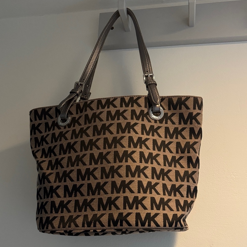 New Michael Kors Brown and Black Tote with Silver hardware and leather straps